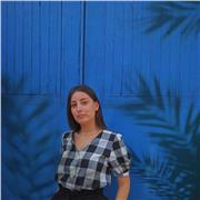 Titulada en Magisterio de Educación Infantil y Educación primaria. 
Amante de las artes escénicas, con titulación de danza